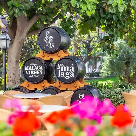 At Mitjana Plaza * Málaga
